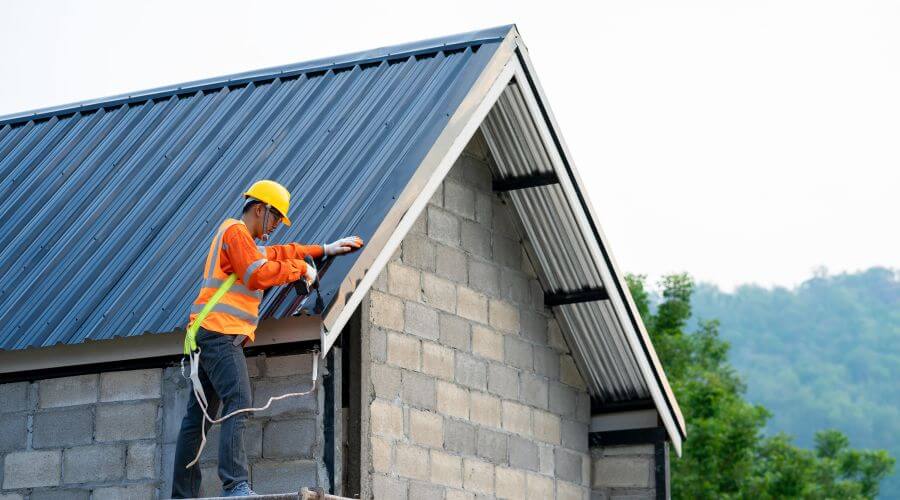 Professional gutter cleaning in Rio Dell, CA